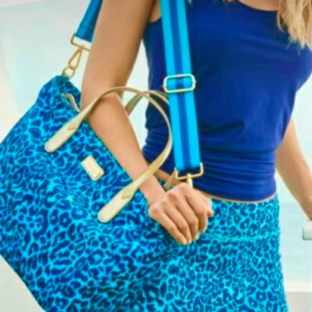 Lilly Pulitzer Evita Tote Used Once! Gorgeous print with fabulous wide strap!